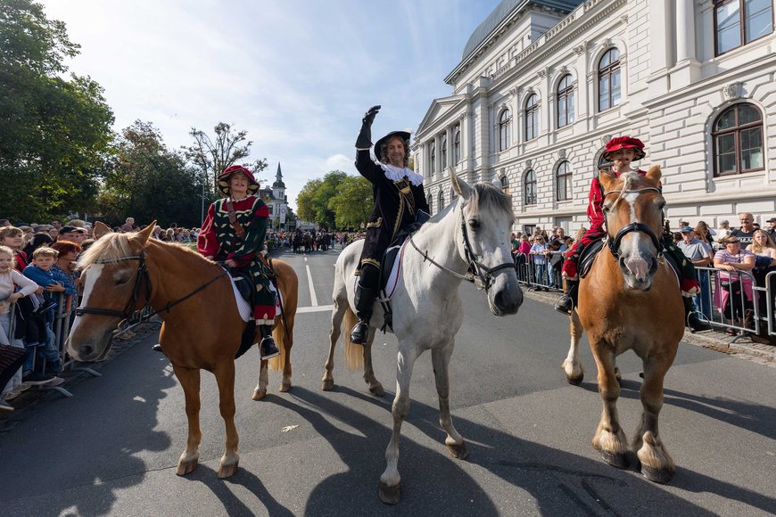 Graf und Knappen beim Kramermarktsumzug 2026. Foto: Sascha Stüber