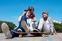 Jugendliche mit Skateboard. Foto: Andriy Petrenko/Fotolia