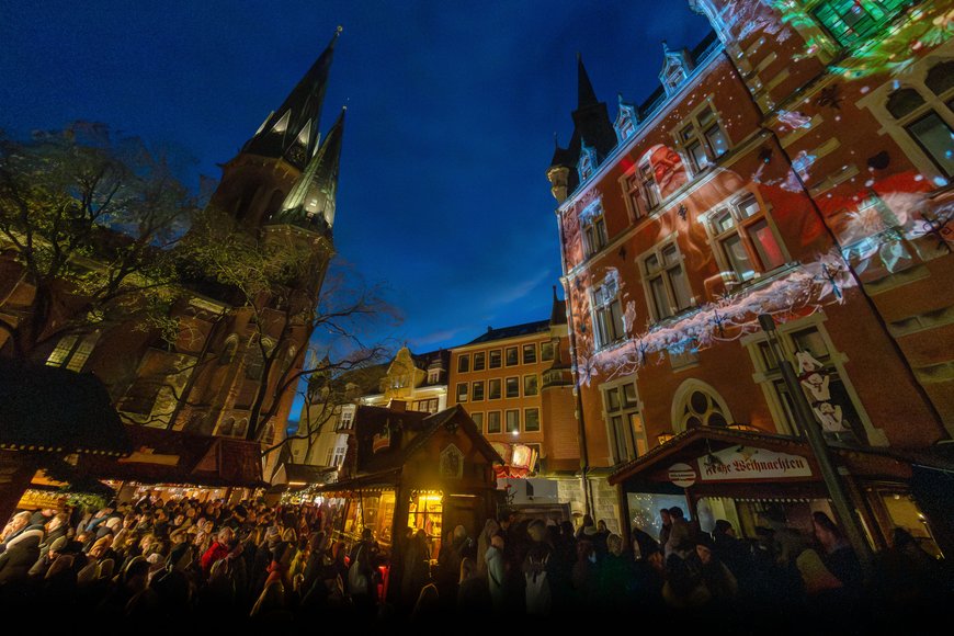 Das Video-Mapping am Alten Rathaus beim Lamberti-Markt 2024. Foto: Sascha Stüber