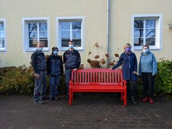 Mitarbeitende der Jugendwerkstatt und der Stadtteiltreff Dietrichsfeld, die Rote Bank.Foto: Stadt Oldenburg