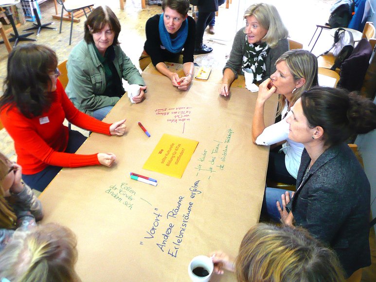Teilnehmende des 3. Netzwerktreffens Kita - Kultur beim Brainstorming. Foto: Stadt Oldenburg