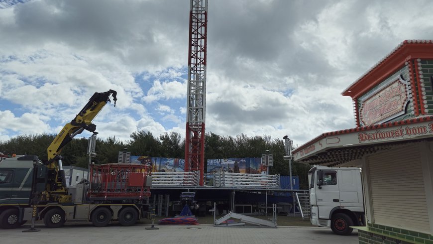 Der Aufbau vom Nordic Tower auf dem Kramermarkt am 21. September 2025. Foto: Stadt Oldenburg