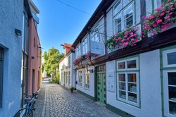 Sommerspaziergang durch die Oldenburger Altstadt. Foto: Hans-Jürgen Zietz