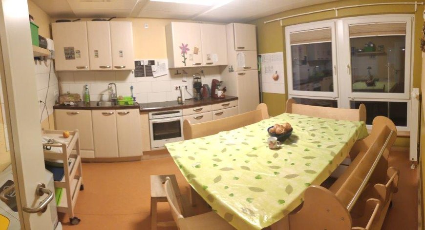 Küche der Entdecker mit Gruppentisch zum Essen. Foto: Stadt Oldenburg