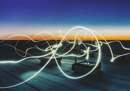 Elektrizität sichtbar vor Sonnenuntergang. Foto: Federico Beccari/unsplash