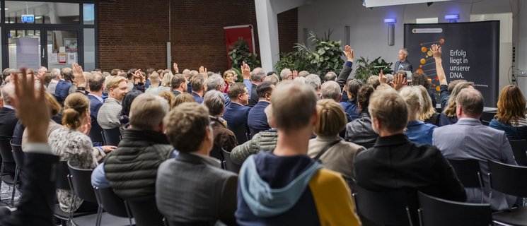 Das Publikum wird eingebunden: Wer hat wie viele Kontaktpunkte besucht? Foto: Imke Folkerts