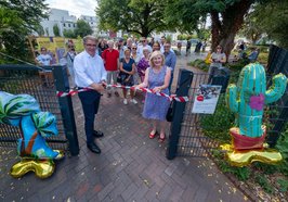 Start für Bewegung, Spiel und Spaß in der Innenstadt: Oberbürgermeister Jürgen Krogmann und Bürgermeisterin Petra Averbeck haben die neue Freizeitfläche an der 91er-Straße offiziell eröffnet. Foto: Sascha Stüber