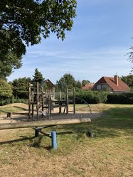 Beim Tag des Baumes, wurden einge Bäume auf dem Spielplatz Hullmannstraße gepflanzt. Foto: Stadt Oldenburg Beim Tag des Baumes, wurden einge Bäume auf dem Spielplatz Hullmannstraße gepflanzt. Foto: Stadt Oldenburg