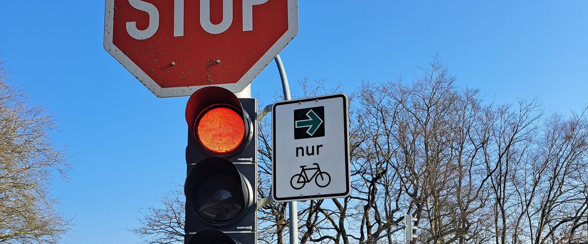 Das neue Verkehrszeichen mit der Nummer 721, Grünpfeilschild mit Beschränkung auf den Radverkehr, kommt nun auch erstmals in Oldenburg zum Einsatz. Foto: Stadt Oldenburg
