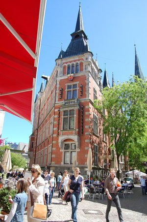 Oldenburger Rathaus mit Menschen. Foto: Stadt Oldenburg Oldenburger Rathaus mit Menschen. Foto: Stadt Oldenburg