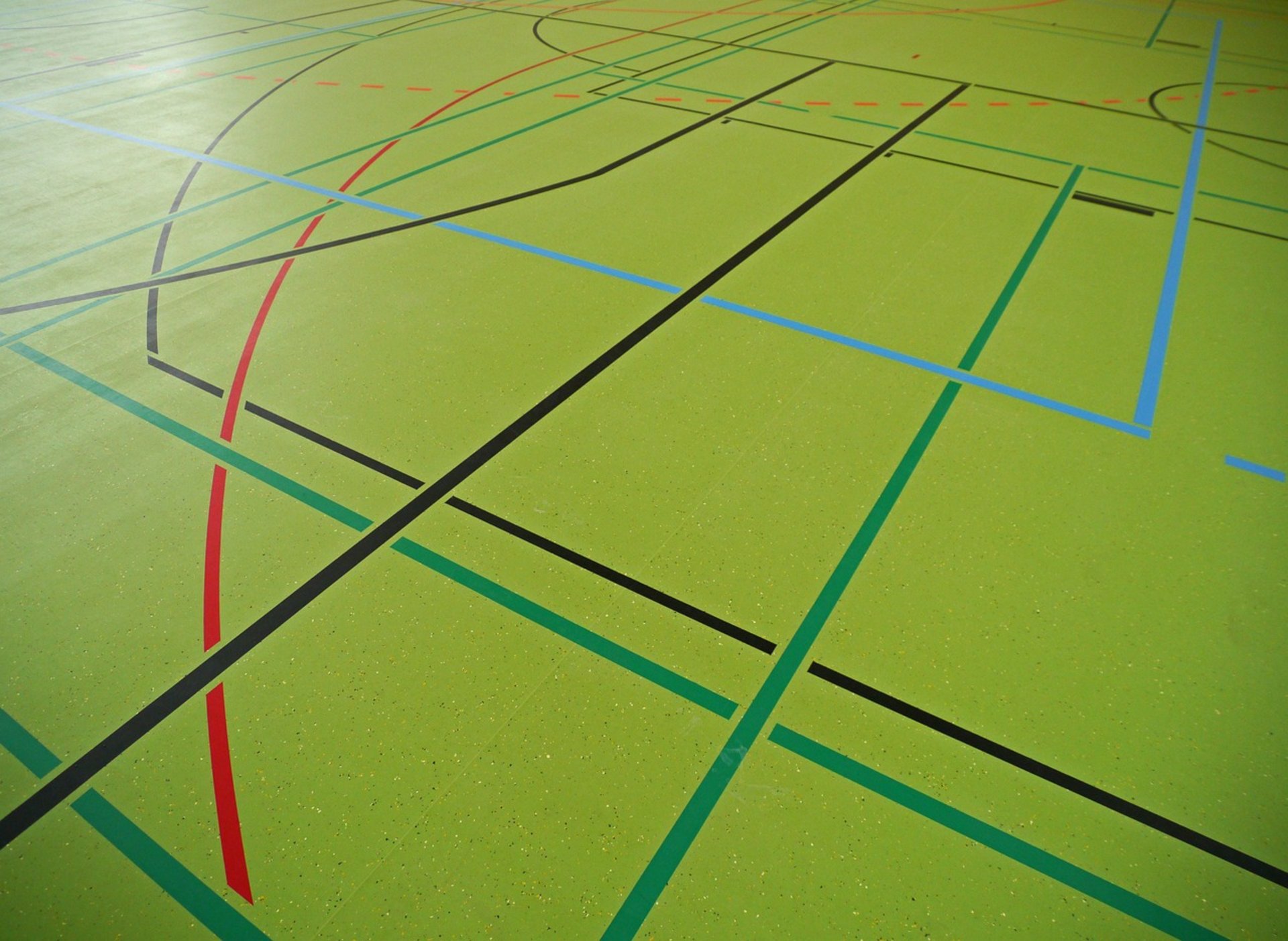 Hallenboden in einer Sporthalle. Foto: Erich Westendarp/Pixabay