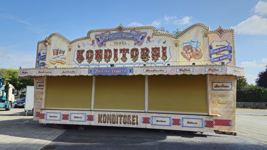 Der Aufbau der Konditorei Karl von Seggern auf dem Kramermarkt am 19. September 2025. Foto: Stadt Oldenburg