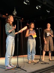 Henriette Dyckerhoff, Hatice Karagöl und Andrea Konermann berichten über die Projektarbeit. Foto: Literaturhaus Oldenburg