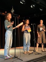 Henriette Dyckerhoff, Hatice Karagöl und Andrea Konermann berichten über die Projektarbeit. Foto: Literaturhaus Oldenburg
