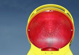 Rotes Licht einer Warnbake. Foto: segovax/Pixelio.de
