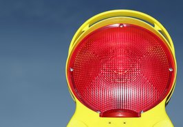 Rotes Licht einer Warnbake. Foto: segovax/Pixelio.de