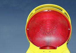 Rotes Licht einer Warnbake. Foto: segovax/Pixelio.de