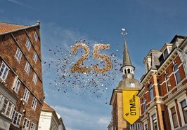 Glitzernde 25 zwischen Lappan und gegenüberliegender Bebauung. Quelle: OTM/Verena Brandt