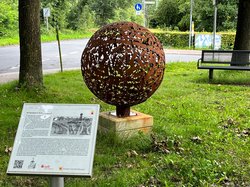 Das Kunstwerk „In Bewegung“ der Oldenburger Künstlerin Renate Ruck soll an die enge Verbindung des Stadtteils Krusenbusch zur Eisenbahn erinnern. Foto: Stadt Oldenburg