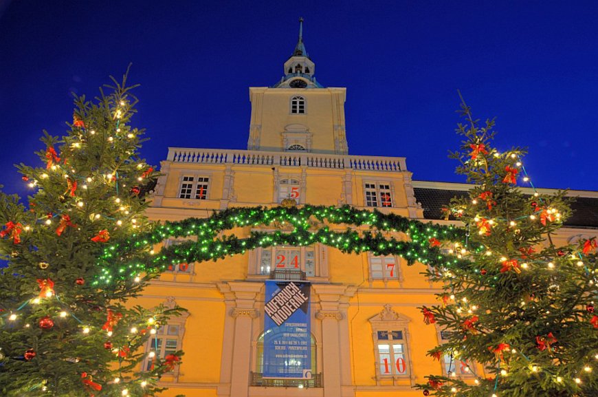 Glühweinduft und Lichterglanz - der Oldenburger Lambertimarkt 2025 