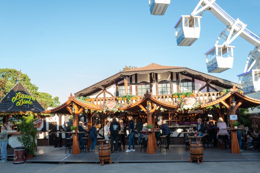Die Bauerndiele auf dem Kramermarkt 2026. Foto: Sascha Stüber