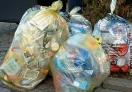 Gelbe Säcke stehen an der Straße. Foto: Stadt Oldenburg