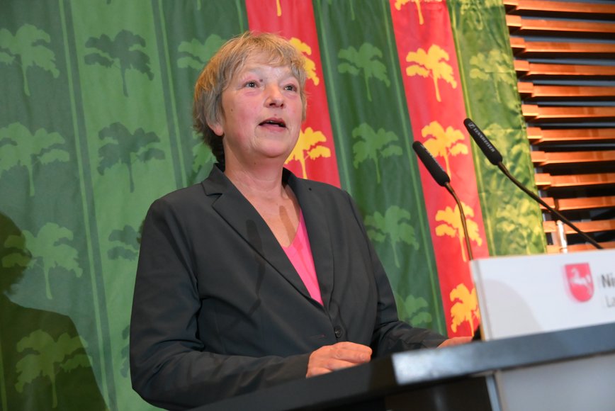 Hanna Naber am Rednerpult. Foto: Torsten von Reeken