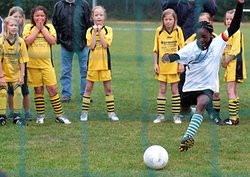 Spannendes Elfmeterschießen. Foto: fussball-ohne-abseits.de