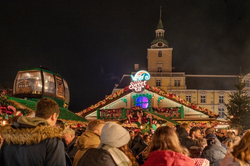 Sascha Stüber Der Feuerzangenbowle-Stand „Home Sweet Elf“ auf dem Lamberti-Markt 2025. Foto: Sascha Stüber