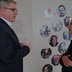 Vorschau: Oberbürgermeister Jürgen Krogmann im Gespräch mit der Preisträgerin Güner Yasemin Balcı . Foto: Jörg Hemmen
