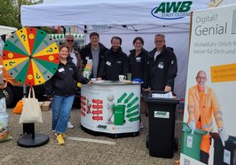 Wochenmarktstand mit AWB-Team. Foto: Stadt Oldenburg