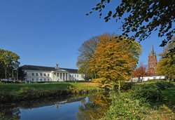 Kulturzentrum PFL und Peterkirche in Oldenburg im Herbst. Foto: Hans-Jürgen Zietz