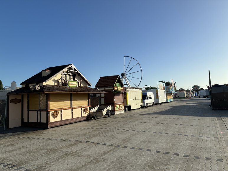 Schmidt's Spießbraterei und Champignons beim Aufbau am 24. September 2026. Foto: Stadt Oldenburg