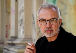 Portraitfoto des Schriftstellers Alhierd Bacharevič. Foto: Julia Cimafiejeva