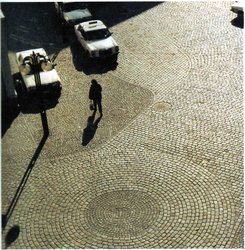 Schwarz-weiss Aufnahme aus den 60er Jahren, Natursteinpflaster am Kasinoplatz zeigend, Bild: Stadt Oldenburg, Stadtplanungsamt