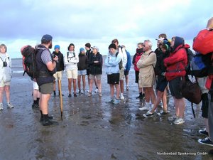 Wattwanderung Nordsee. Foto: Nordseebad Spiekeroog Wattwanderung Nordsee. Foto: Nordseebad Spiekeroog