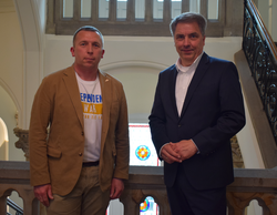 Oberbürgermeister Jürgen Krogmann empfing eine ukrainische Delegation aus Chervonohrad um Bürgermeister Andriy Zalivskyy im Oldenburger Rathaus. Foto: Stadt Oldenburg