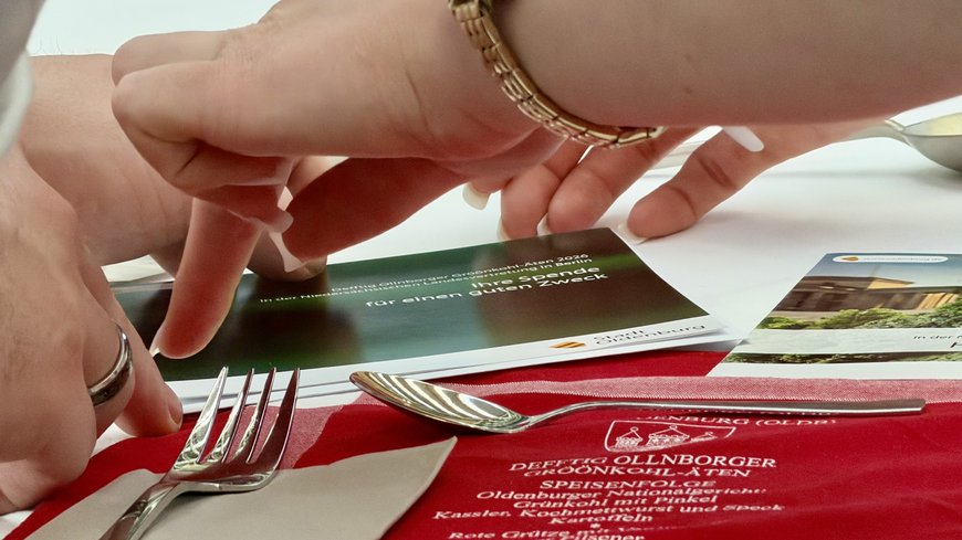 Flyer auf den Tischen. Foto: Torsten von Reeken