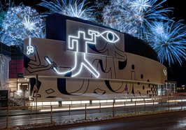 Horst-Janssen-Museum mit Feuerwerk im Hintergrund. Foto: Andrey Gradetchliev