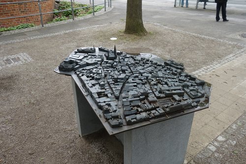 Das Tastmodell am Schlosswall 3 wurde Anfang der Woche gereinigt – nachdem es unter anderem mutwillig verschmutzt wurde. Foto: Stadt Oldenburg Foto: Stadt Oldenburg