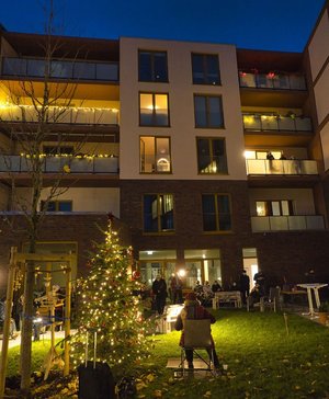 Adventliches Balkonkonzert in der GSG-Seniorenwohnanlage. Foto: privat Adventliches Balkonkonzert in der GSG-Seniorenwohnanlage. Foto: privat