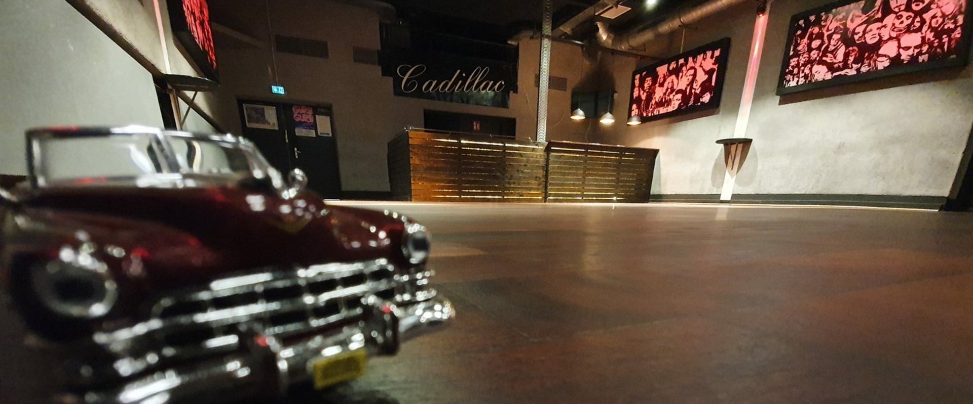 Auf Hochglanz poliert: Auf dem renovierten Parkett im Cadillac-Konzertsaal können junge Bands jetzt eine Audio- und Videoaufnahme einspielen. Foto: Stadt Oldenburg