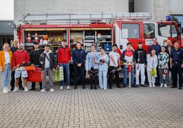 Freuen sich auf den Start des Pilotprojekts: Schülerinnen und Schüler der BBS Wechloy und der Feuerwehr Oldenburg. Foto: BBS Wechloy