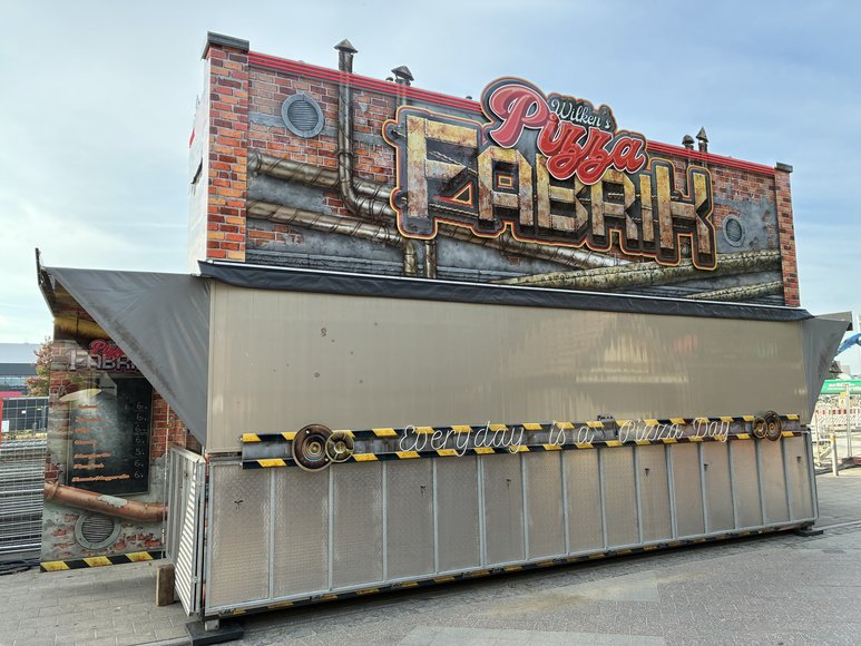 Die Pizza Fabrik beim Aufbau am 29. September 2026. Foto: Stadt Oldenburg
