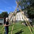 Vorschau: Ute Lennartz-Lembeck zieht das Gestänge fest. Foto: Werner Ufferhardt.