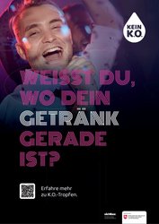 Ein Mann tanzt und lacht, im Bildtext steht: Weißt du, wo dein Getränk gerade ist? Foto: Sichtbar. Fachzentrum gegen sexualisierte Gewalt e.V.
