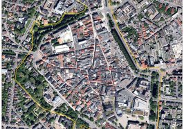 Luftaufnahme des Oldenburger Innenstadtrings mit markierter förderfähiger Zone. Foto: Stadt Oldenburg, GIS4OL, bearbeitet durch büro frauns