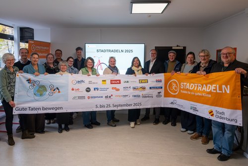 Stadtbaurätin Christine-Petra Schacht und Vertreterinnen und Vertreter der Unterstützer, der gemeinützigen Organisationen und des Amtes für Klimaschutz und Mobilität bei der Abschlussveranstaltung. Foto: Sascha Stüber Foto: Sascha Stüber