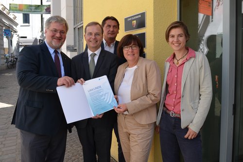 MdB Stephan Albani, der parlamentarische Staatssekretär Thomas Rachel, Dr. Frank Lammerding, Amt für Teilhabe und Soziales, Sozialdezernentin Dagmar Sachse, Clarissa Dennerlein, Team Wendehafen. MdB Stephan Albani, der parlamentarische Staatssekretär Thomas Rachel, Dr. Frank Lammerding, Amt für Teilhabe und Soziales, Sozialdezernentin Dagmar Sachse, Clarissa Dennerlein, Team Wendehafen.