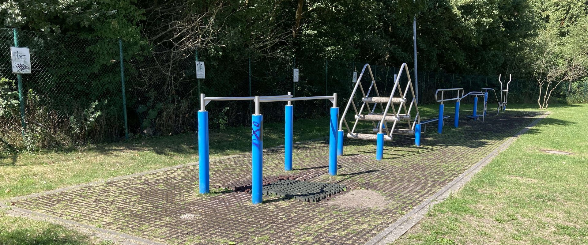 Fitnessparcours am Utkiek – sechs Stationen in Reihe. Foto: Stadt Oldenburg